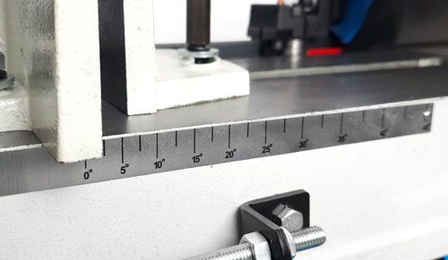 Fierăstrău cu bandă pentru metal PMS 180/300 MO-BIL pe roți Pilana